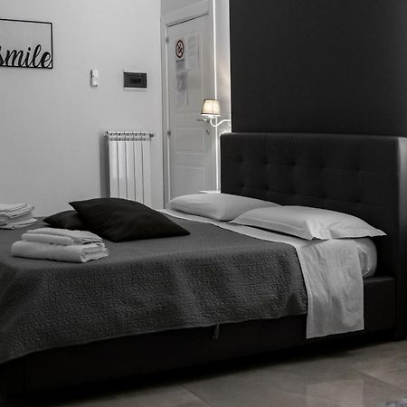 Aurora Luxury Rooms เนเปิลส์ ภายนอก รูปภาพ
