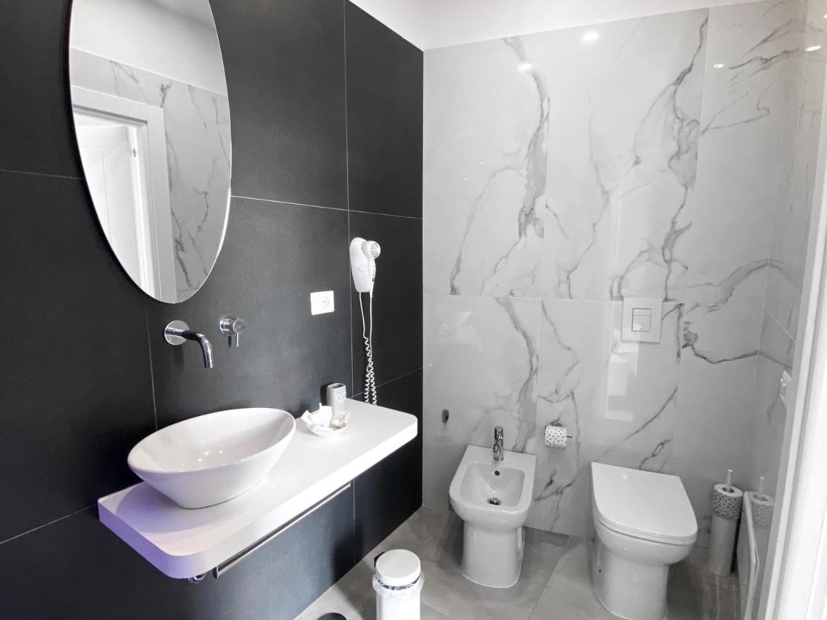 Aurora Luxury Rooms เนเปิลส์ ภายนอก รูปภาพ