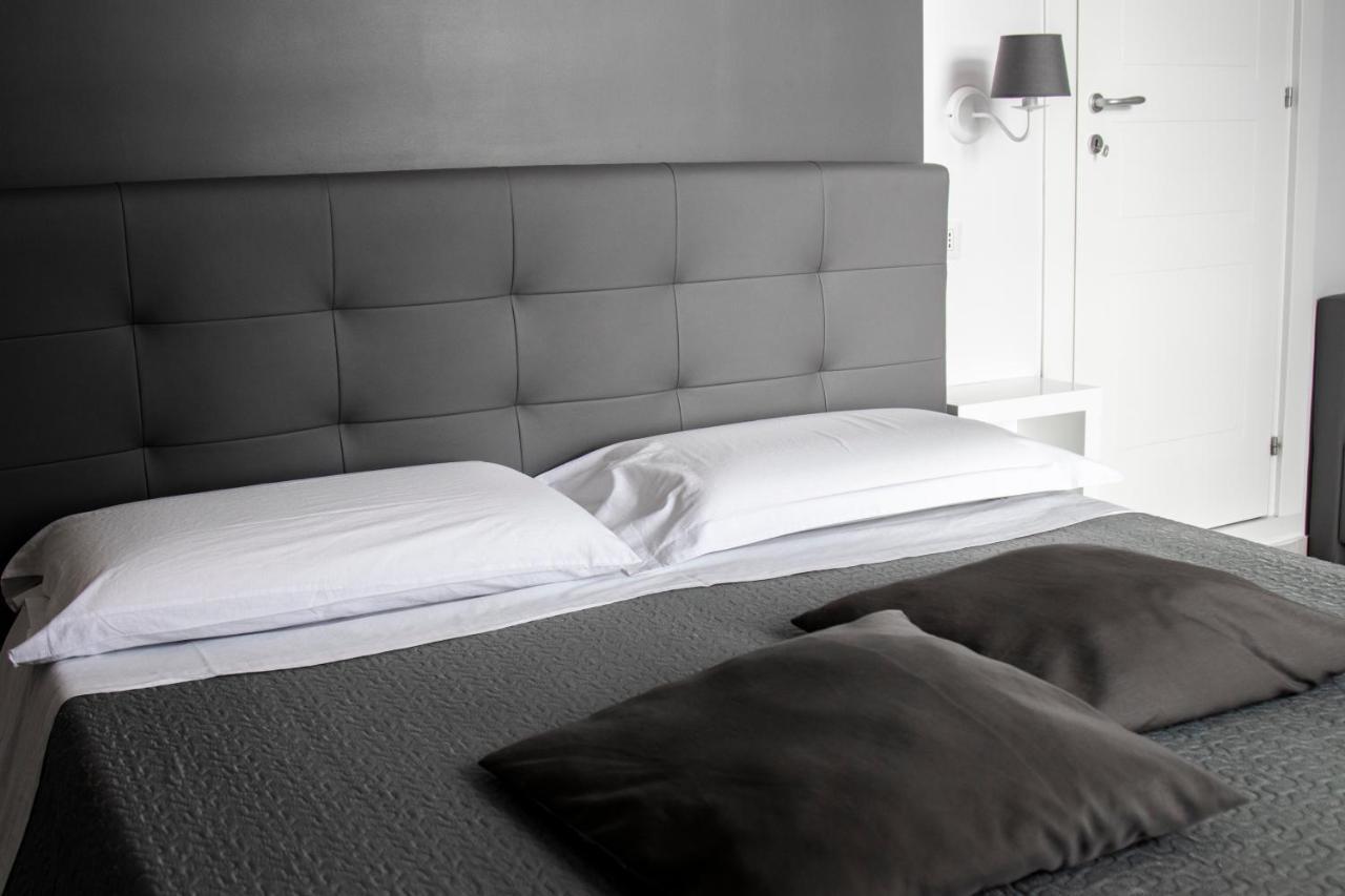 Aurora Luxury Rooms เนเปิลส์ ภายนอก รูปภาพ