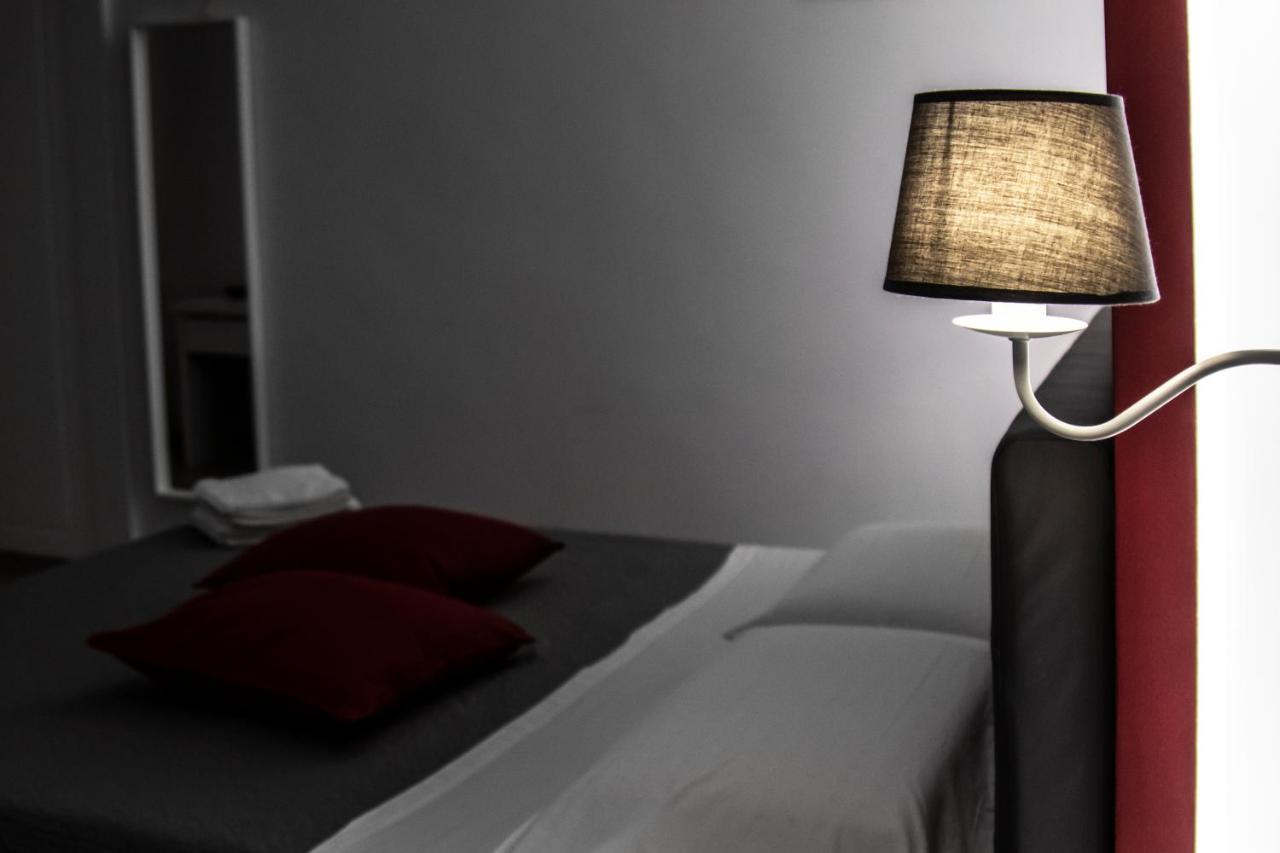 Aurora Luxury Rooms เนเปิลส์ ภายนอก รูปภาพ