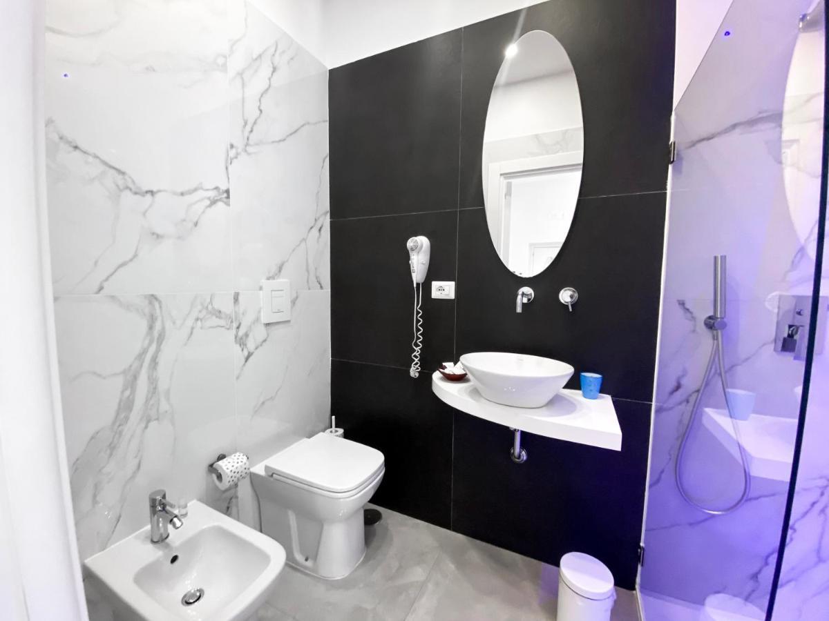 Aurora Luxury Rooms เนเปิลส์ ภายนอก รูปภาพ