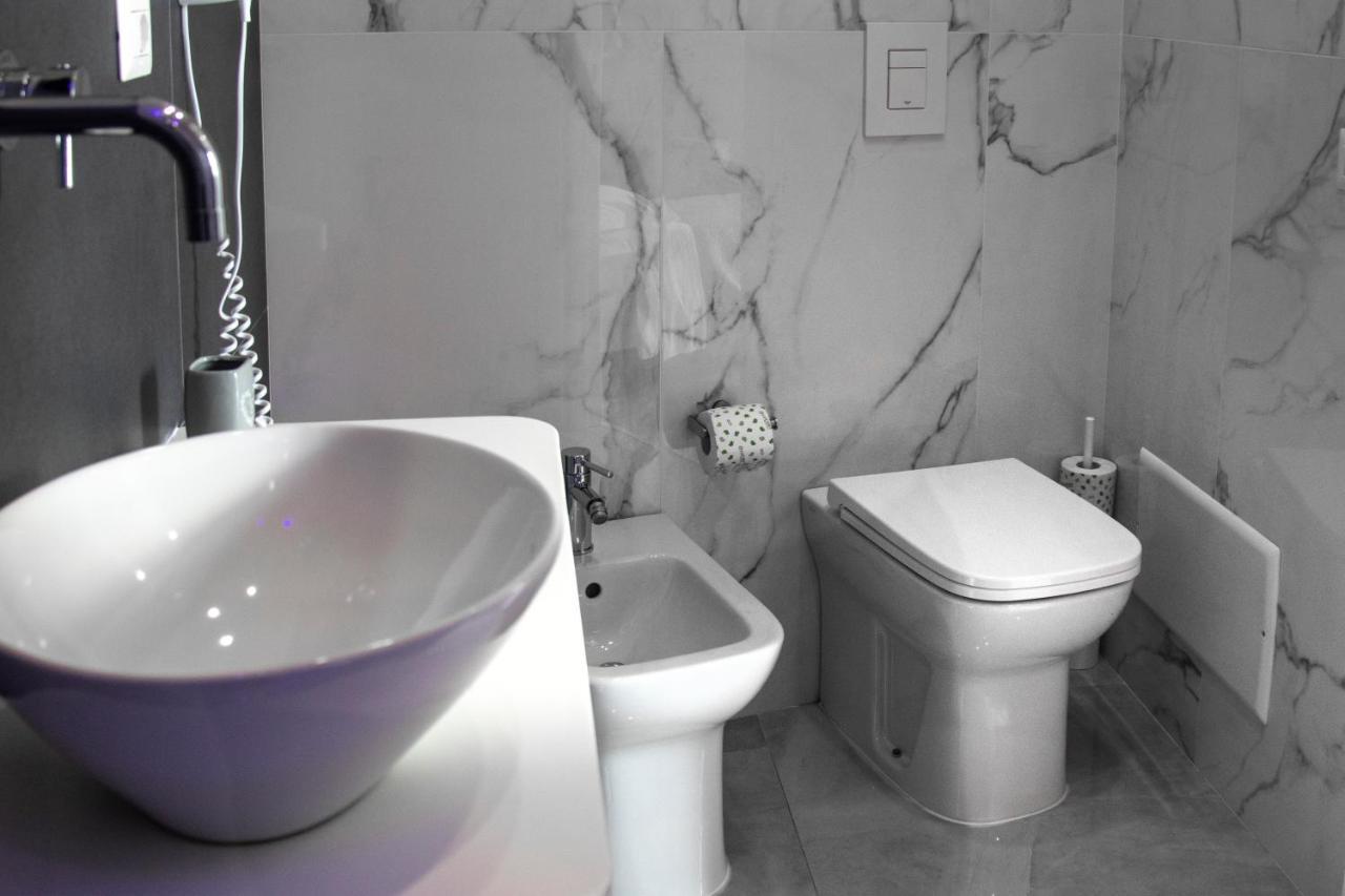 Aurora Luxury Rooms เนเปิลส์ ภายนอก รูปภาพ