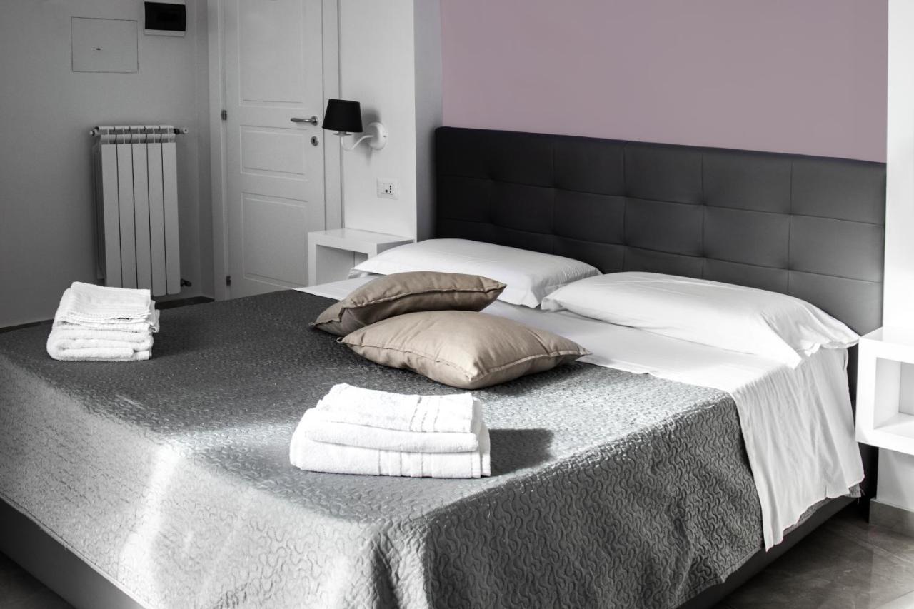 Aurora Luxury Rooms เนเปิลส์ ภายนอก รูปภาพ
