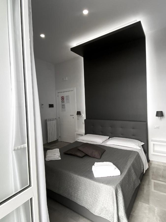 Aurora Luxury Rooms เนเปิลส์ ภายนอก รูปภาพ